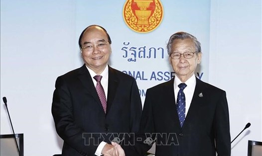 Chủ tịch nước Nguyễn Xuân Phúc và Chủ tịch Quốc hội Thái Lan Chuan Leekpai. Ảnh: TTXVN