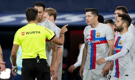 Lewandowski nhận án phạt của ban tổ chức La Liga. Ảnh: AFP