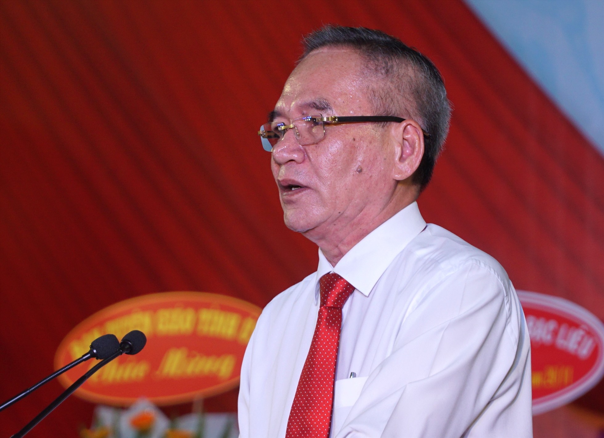 Bí thư Tỉnh ủy Bạc Liêu Lữ Văn Hùng phát biểu tại Lễ kỷ niệm Ngày Nhà giáo Việt Nam. Ảnh: Nhật Hồ