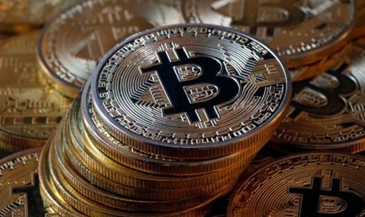 Bitcoin vẫn đang neo ở mốc 16.000 USD. Ảnh: AFP.
