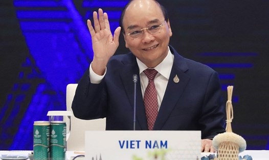 Chủ tịch nước Nguyễn Xuân Phúc dự phiên họp hẹp lần thứ nhất Tuần lễ Cấp cao APEC. Ảnh: TTXVN
