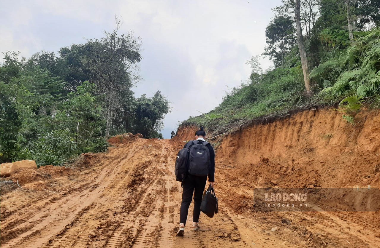 Quãng đường di chuyển đến điểm trường Cao Sơn (Hoành Mô, huyện Bình Liêu). Ảnh nhân vật cung cấp.