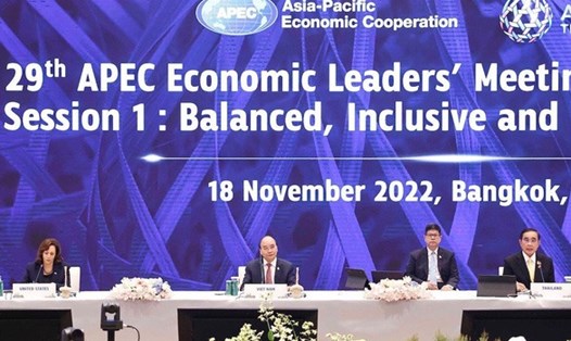Chủ tịch nước Nguyễn Xuân Phúc dự Phiên họp hẹp lần thứ nhất Tuần lễ Cấp cao APEC 2022, ngày 18.11.2022 tại Bangkok, Thái Lan. Ảnh: TTXVN