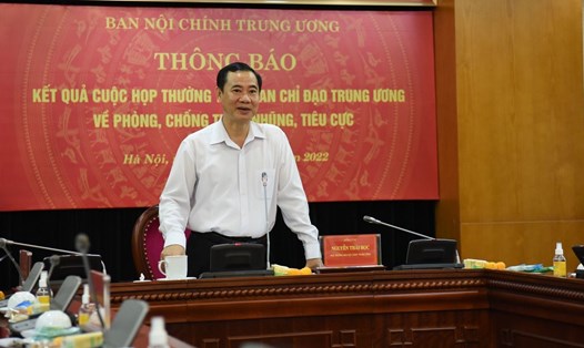 Ông Nguyễn Thái Học - Phó Trưởng Ban Nội chính Trung ương - chủ trì thông báo. Ảnh: Kim Anh