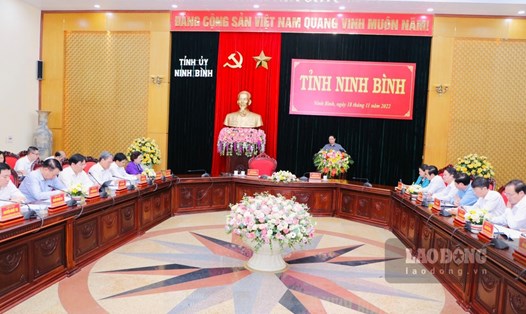 Thủ tướng Phạm Minh Chính và Đoàn công tác của Chính phủ làm việc với lãnh đạo tỉnh Ninh Bình. Ảnh: Nguyễn Trường