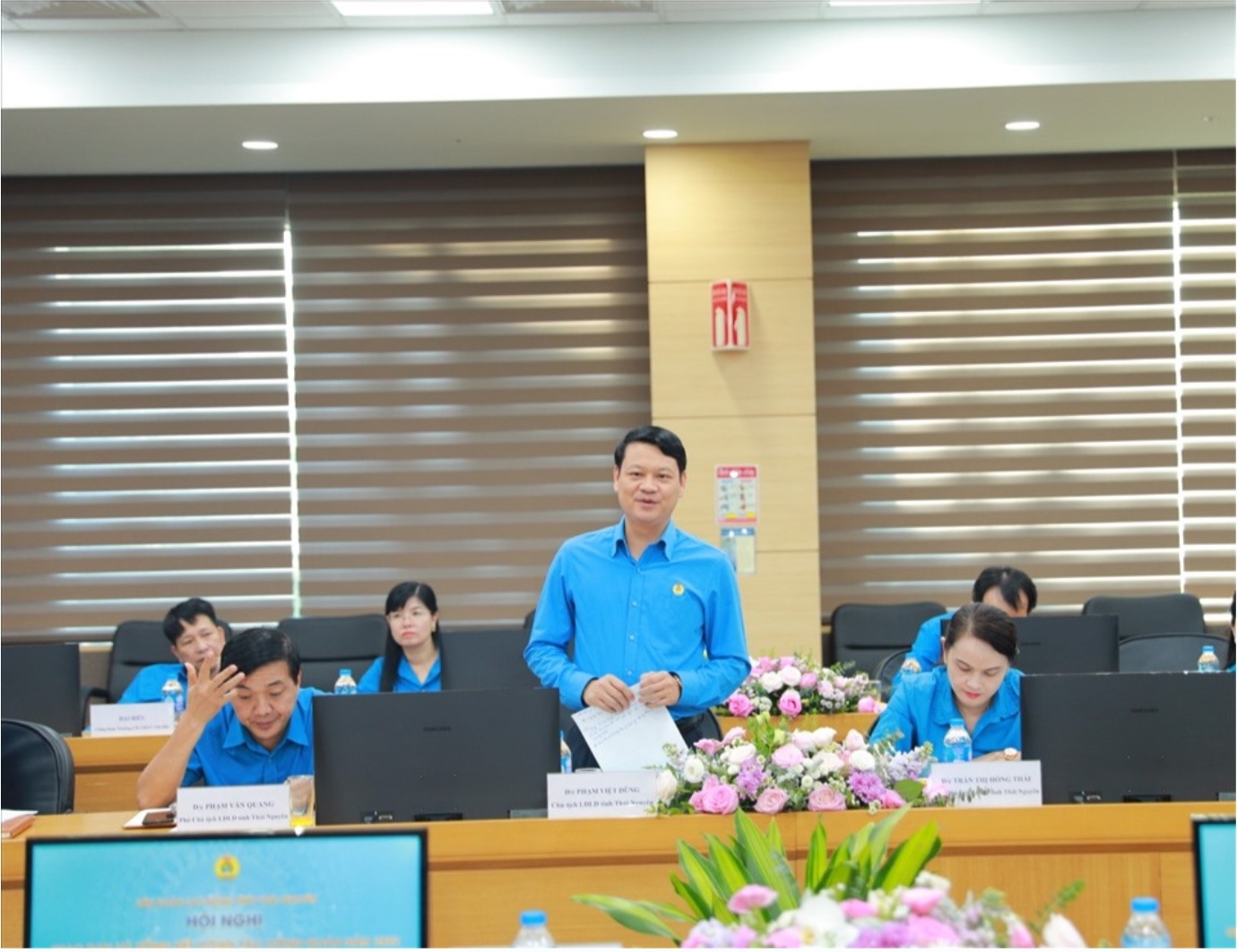 Ông Phạm Việt Dũng - Chủ tịch LĐLĐ tỉnh Thái Nguyên phát biểu tại hội nghị. Ảnh: Xuân Hảo