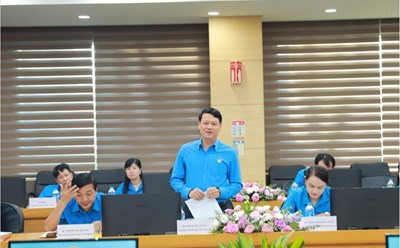 Ông Phạm Việt Dũng - Chủ tịch LĐLĐ tỉnh Thái Nguyên phát biểu tại hội nghị. Ảnh: Xuân Hảo