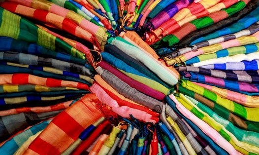 Nghề sản xuất và buôn bán lụa tơ tằm tại Hội An, Quảng Nam đã trải qua những thịnh suy, thăng trầm và nay đang được phát huy. Ảnh: Hội An