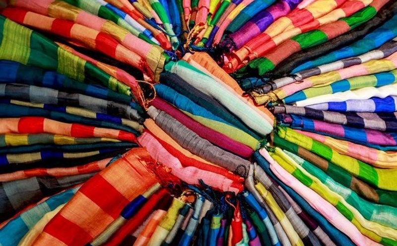 Nghề sản xuất và buôn bán lụa tơ tằm tại Hội An, Quảng Nam đã trải qua những thịnh suy, thăng trầm và nay đang được phát huy. Ảnh: Hội An