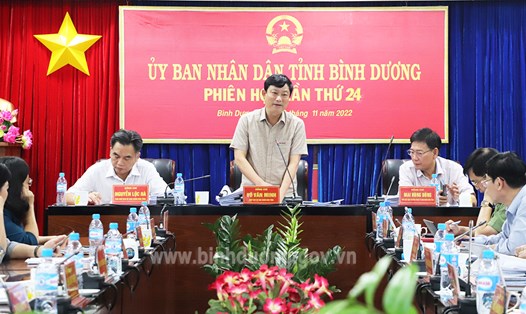 Ông Võ Văn Minh - Chủ tịch UBND tỉnh Bình Dương - phát biểu trong phiên họp thông qua tình hình kinh tế-xã hội năm 2022. Ảnh: Yến Nhi