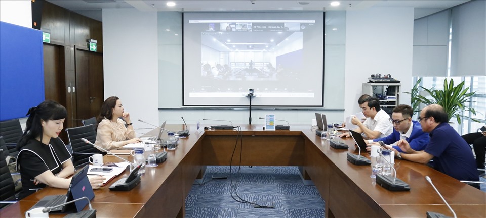 Toàn cảnh hội nghị trực tuyến tại điểm cầu Hà Nội. Ảnh: Đắc Cường