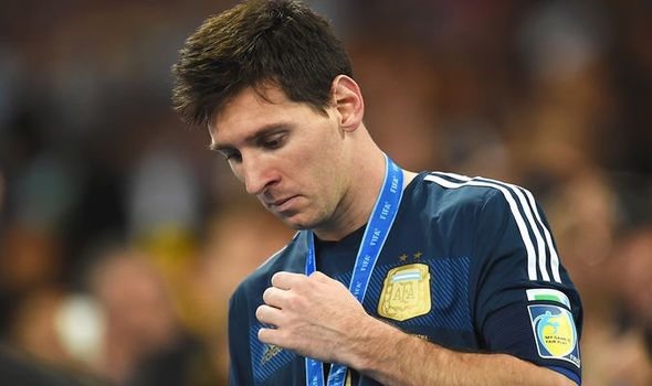 Có một Messi đáng thương dưới ánh hào quang kỷ lục