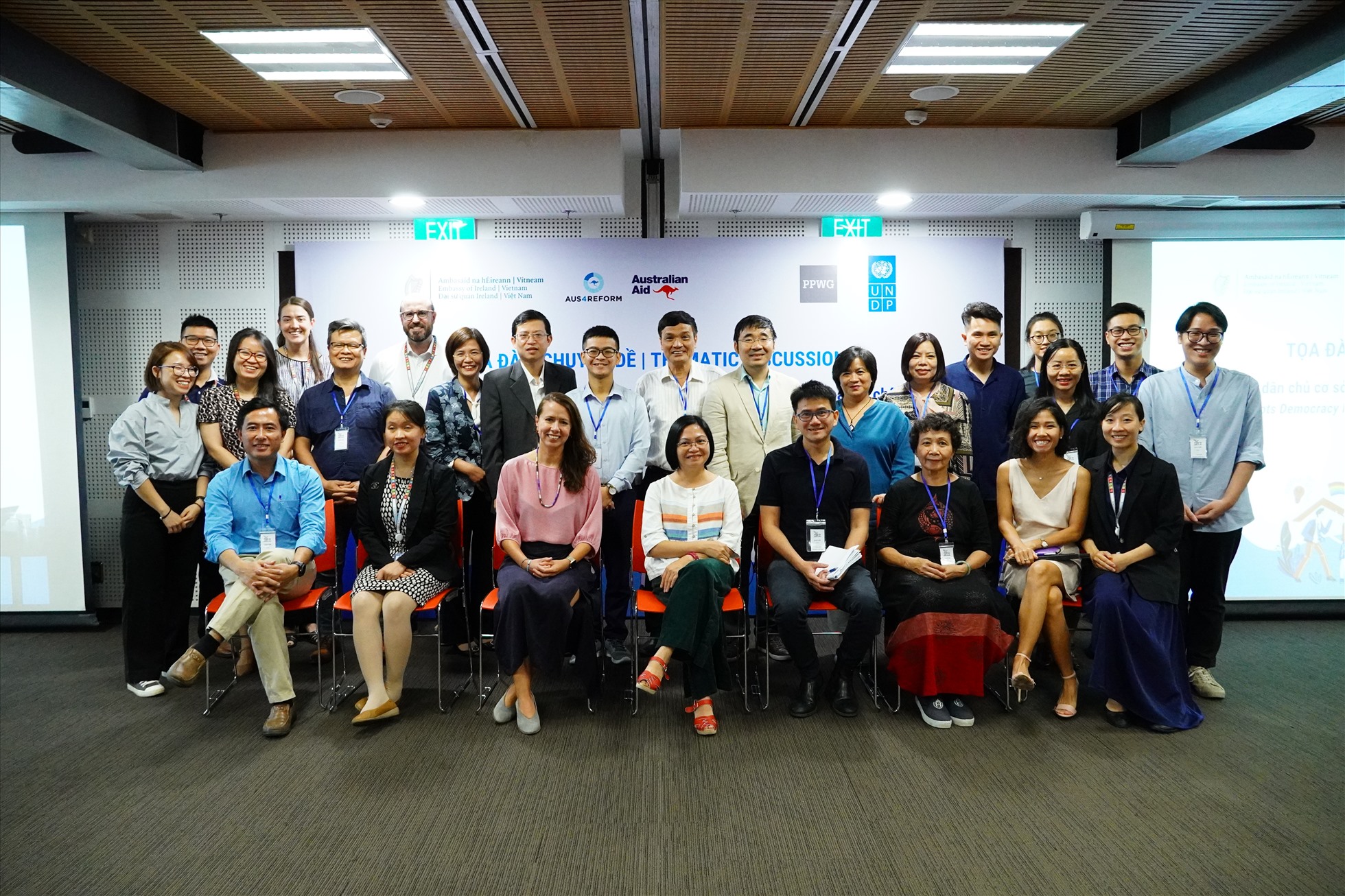 Các đại biểu dự Tọa đàm chuyên đề “Thực hiện dân chủ cơ sở ở Việt Nam: Một số mô hình thực tiễn tốt và hàm ý chính sách”. Ảnh: Thanh Hà