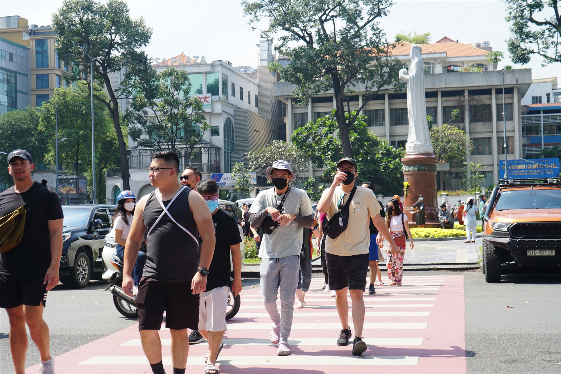 Du lịch TPHCM sôi động mùa cuối năm. Ảnh: Thanh Chân