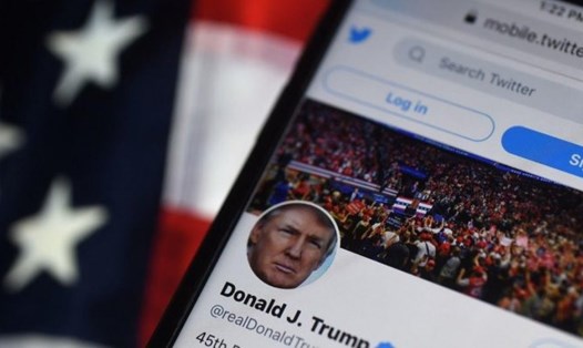 Tài khoản Twitter của ông Donald Trump được khôi phục. Ảnh: AFP