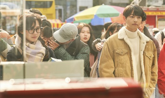 Song Joong Ki, Shin Hyun Bin trong phim. Ảnh: Poster JTBC.