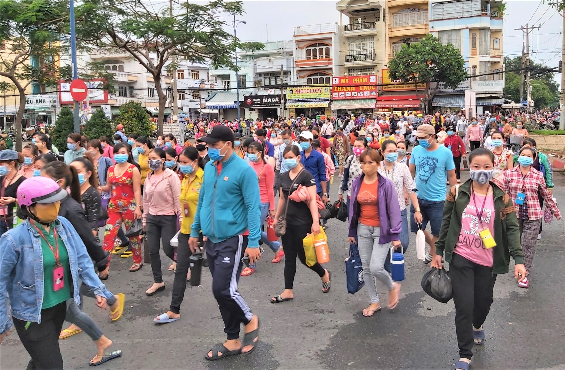 Công ty PouYuen cho công nhân nghỉ việc luân phiên