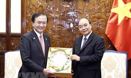 Chủ tịch nước Nguyễn Xuân Phúc tiếp Thống đốc tỉnh Kanagawa (Nhật Bản) Kuroiwa Yuji. Ảnh: TTXVN