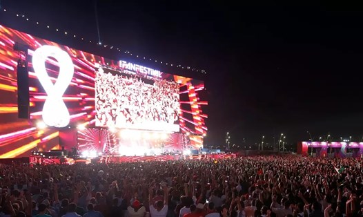 Đông đảo người hâm mộ đã đến khu vực Fans Festival và chờ đợi thời điểm World Cup 2022 chính thức khai mạc. Ảnh: FIFA
