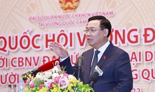Theo Chủ tịch Quốc hội Vương Đình Huệ, Thủ tướng Samdech Techo Hun Sen trong cuộc gặp với Chủ tịch Quốc hội cho biết, Campuchia đã có cách tiếp cận mới với vấn đề quốc tịch. Ảnh: TTXVN