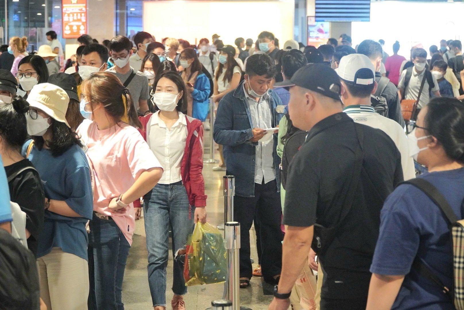 Tình trạng quá tải tại sân bay Tân Sơn Nhất sẽ được khắc phục khi nhà ga T3 được xây dựng và đi vào hoạt động. Ảnh: Chân Phúc