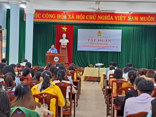 LĐLĐ thành phố Hội An triển khai kế hoạch chăm lo Tết cho đoàn viên, CNVCLĐ. Ảnh: Phùng Hữu