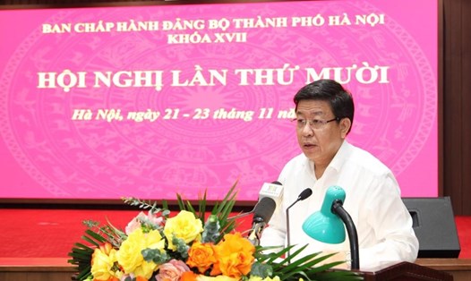 Phó Chủ tịch UBND TP Hà Nội Dương Đức Tuấn trình bày báo cáo tại hội nghị. Ảnh: Trần Long