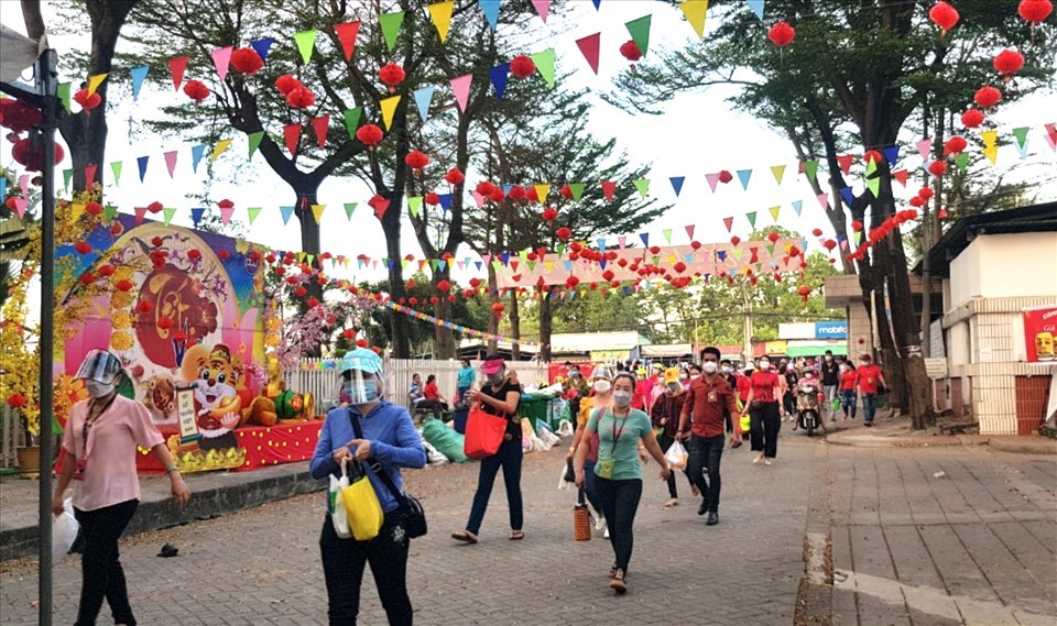 Công nhân Công ty TNHH Pouchen Việt Nam tan ca. Ảnh: Hà Anh Chiến