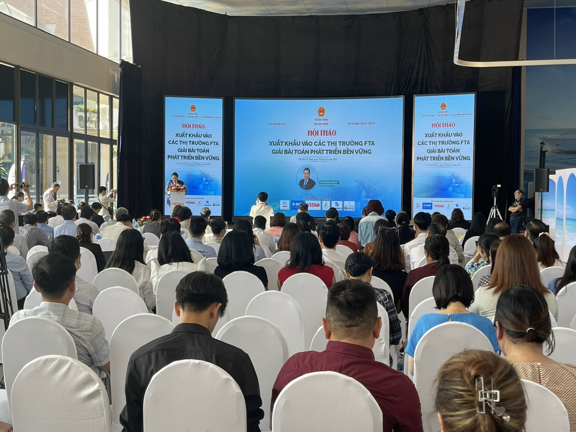 Hội thảo với chủ đề  “Xuất khẩu vào các thị trường FTA - Giải bài toán phát triển bền vững” diễn ra tại TPHCM. Ảnh: T.Dương