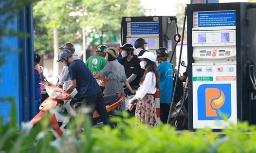 Giá xăng dầu giảm nhẹ trong kỳ điều hành ngày 21.11. Ảnh: Hải Nguyễn