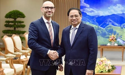 Thủ tướng Phạm Minh Chính tiếp Tổng Thư ký Toà trọng tài thường trực (PCA) Marcin Czepelak. Ảnh: TTXVN