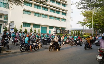 LĐLĐ quận Bình Tân đã giới thiệu cho 4 doanh nghiệp đến tuyển dụng lao động mất việc của Công ty Tỷ Hùng. Ảnh: Phương Ngân