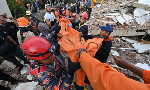 Ít nhất 252 người thiệt mạng trong trận động đất ở Tây Java, Indonesia. Ảnh: AFP