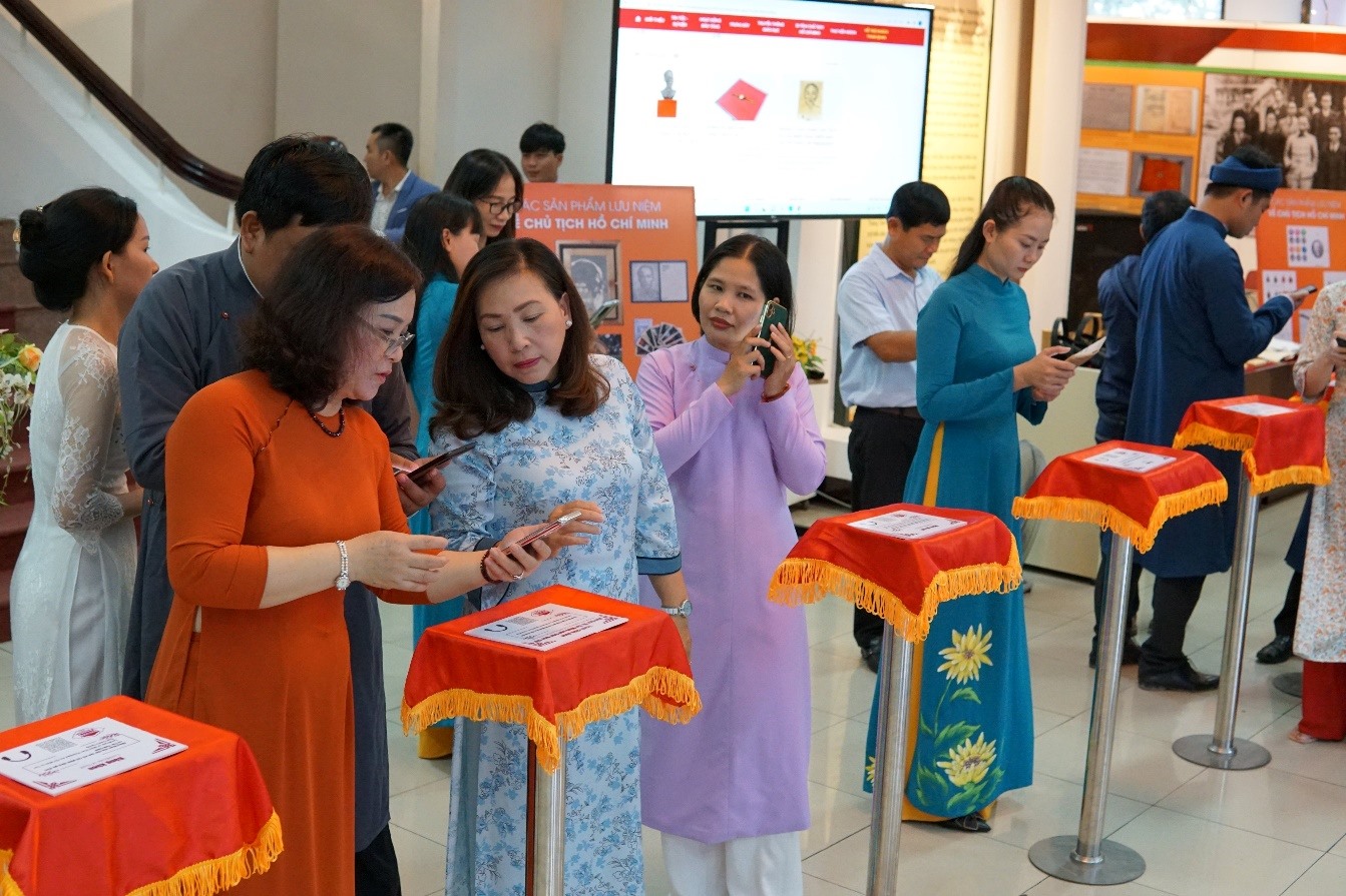 Ra mắt Hệ thống thuyết minh tự động. Ảnh: Bảo tàng Hồ Chí Minh Thừa Thiên Huế.