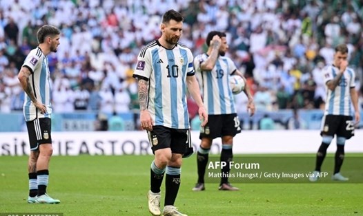Tuyển Argentina nhận cú sốc đầu tiên tại World Cup 2022. Ảnh: AFP