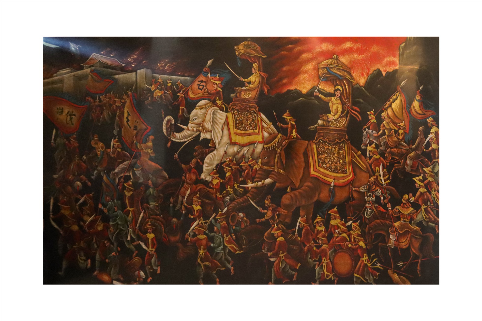 Hai Bà Trưng - một tác phẩm sơn mài tại triển lãm. Ảnh: Tường Minh