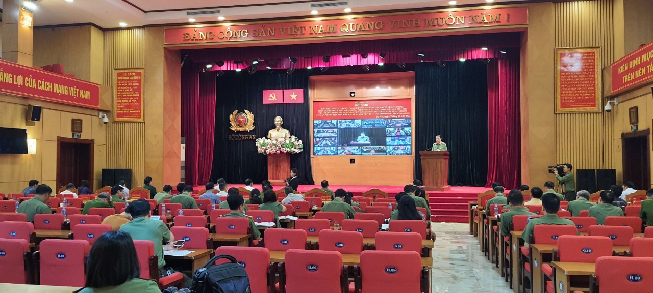 Thứ trưởng Lê Quốc Hùng chủ trì Hội nghị tổng kết "Ngày hội toàn dân bảo vệ an ninh Tổ quốc" năm 2022. Ảnh: Việt Dũng