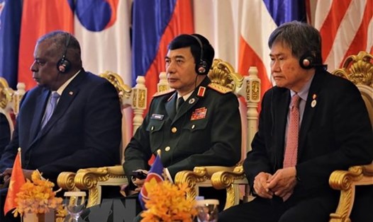 Đại tướng Phan Văn Giang (giữa) tham dự Hội nghị Bộ trưởng Quốc phòng các nước ASEAN mở rộng lần thứ 9. Ảnh: TTXVN