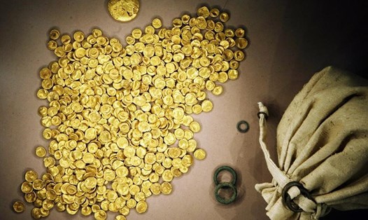 Tiền vàng Celtic được trưng bày tại Bảo tàng La Mã và Celtic. Ảnh: Bảo tàng La Mã và Celtic