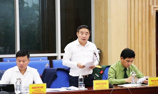 Giám đốc Sở KHĐT tỉnh Nghệ An Nguyễn Xuân Đức báo cáo tình hình phát triển kinh tế - xã hội năm 2022. Ảnh: Phan Quỳnh