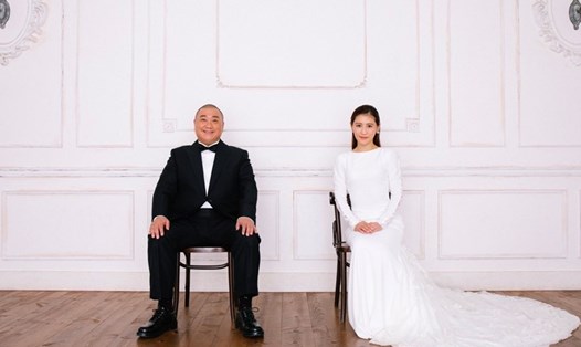 Ảnh cưới của Miki Nishino và diễn viên hài Keiichi Yamamoto. Ảnh: Miki Nishino