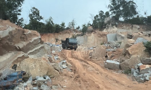 Hoạt động khai thác khoáng sản ở huyện Cam Lâm còn diễn biến phức tạp. Ảnh Thu Cúc