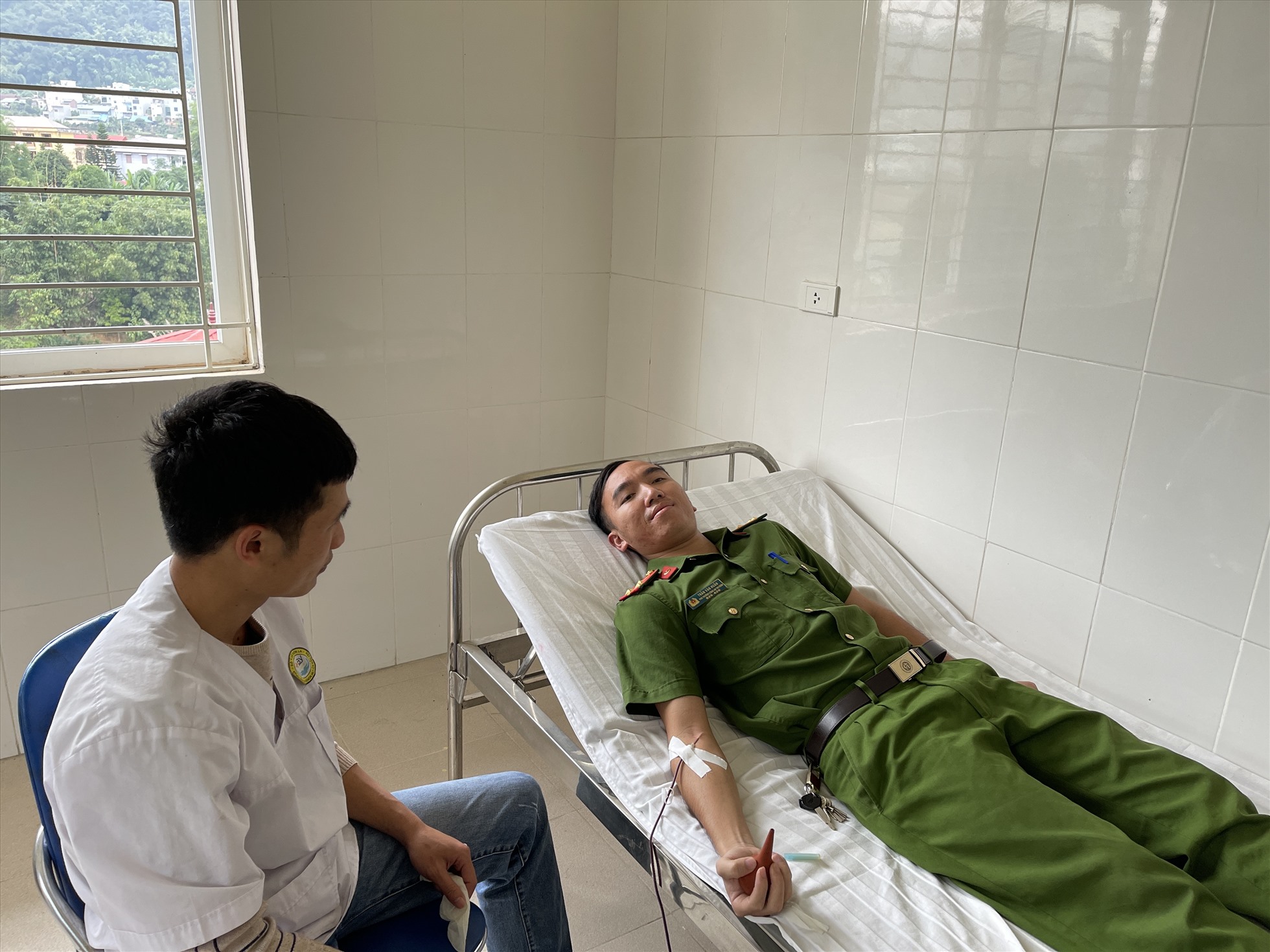 Phó Trưởng Công an xã ở Sơn La hiến máu cứu thai phụ qua cơn nguy kịch