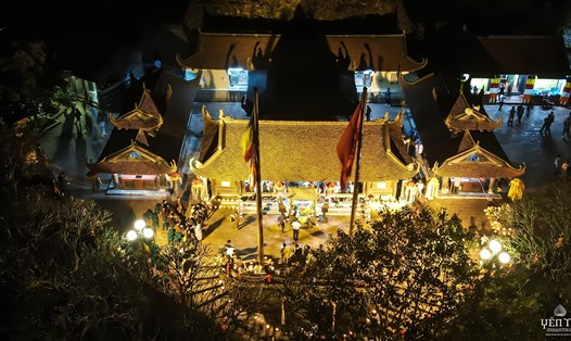 Chùa Hoa Yên trong đêm tưởng niệm 714 năm ngày Phật Hoàng Trần Nhân Tông nhập Niết bàn. Ảnh: Tùng Lâm