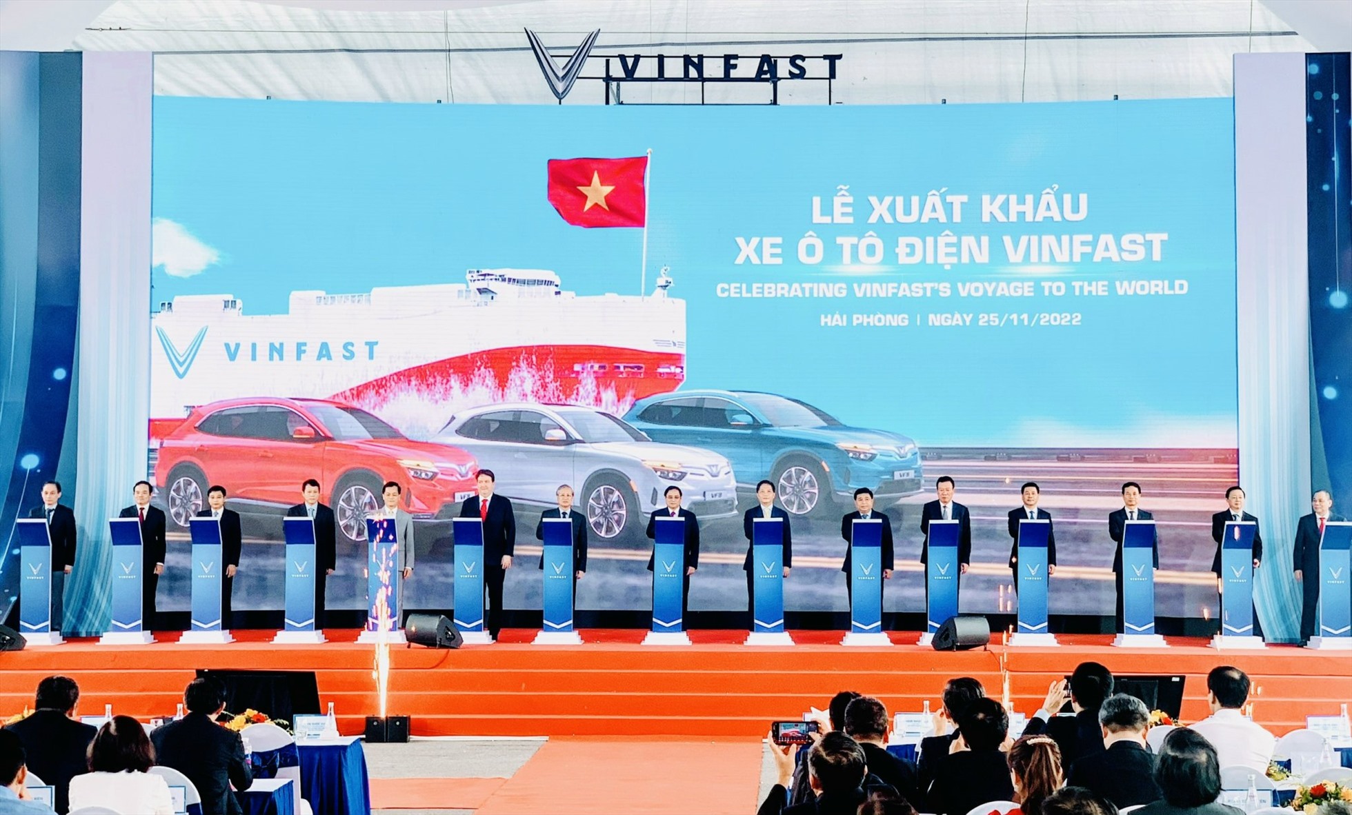 Thủ tướng dự lễ xuất khẩu 999 chiếc xe điện VF8 VinFast sang Mỹ