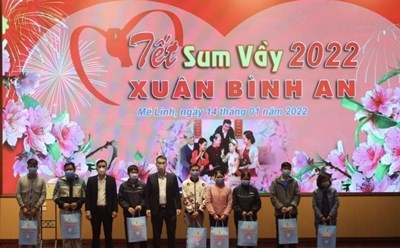 Tết Sum vầy năm 2022 do Liên đoàn Lao động huyện Mê Linh tổ chức. Ảnh: Lương Hằng