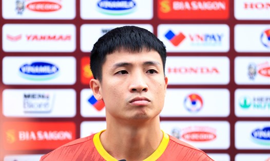 Trung vệ Bùi Tiến Dũng mong muốn cùng đội tuyển Việt Nam tạo nên bất ngờ trước câu lạc bộ Borussia Dortmund. Ảnh: Minh Dân
