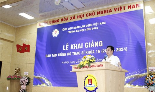 PGS.TS Lê Mạnh Hùng - Hiệu trưởng Trường Đại học Công đoàn phát biểu tại Lễ khai giảng. Ảnh: Hải Yến