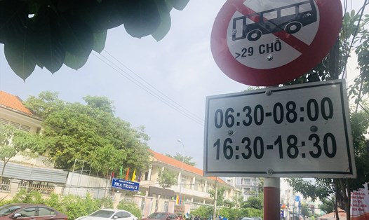 Nha Trang đang áp dụng các khung giờ này cấm xe 29 chỗ vào thành phố. Ảnh: P.Linh