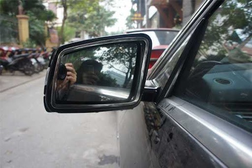 Cách bảo vệ gương xe ôtô an toàn